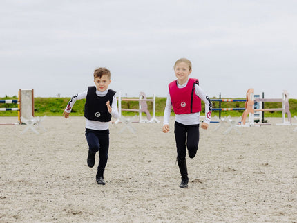 children horse riding