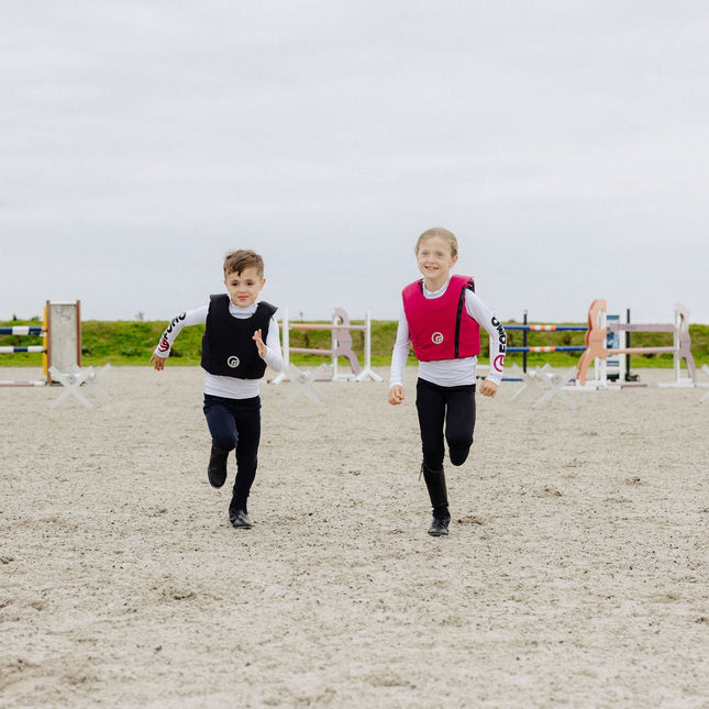 children horse riding