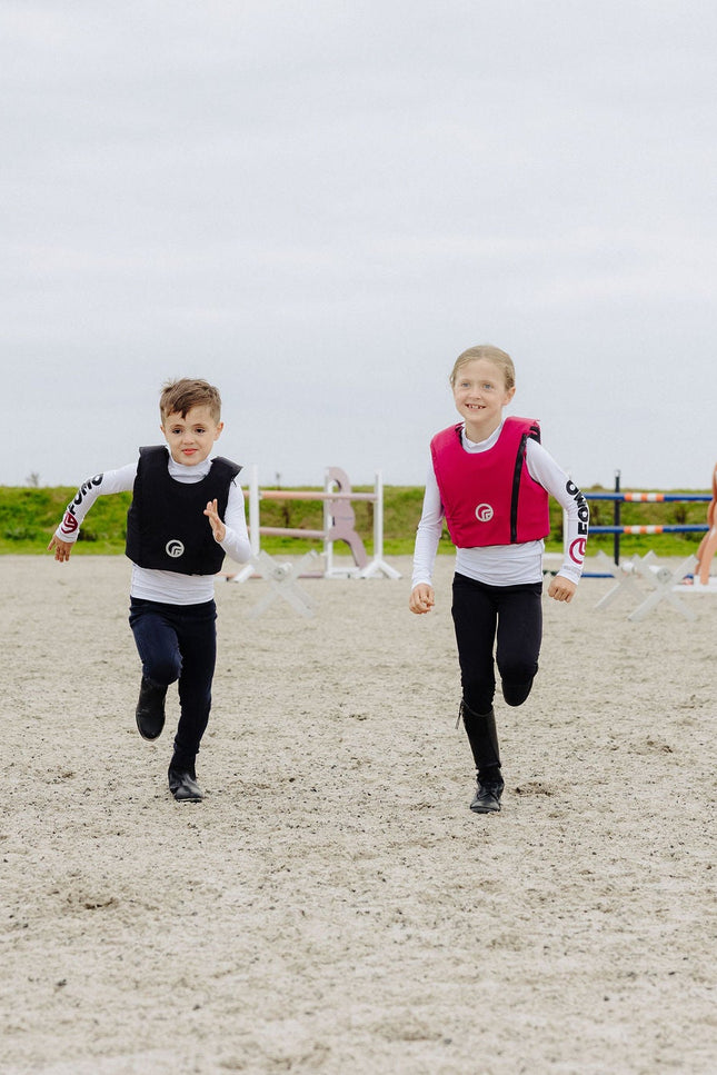 children horse riding